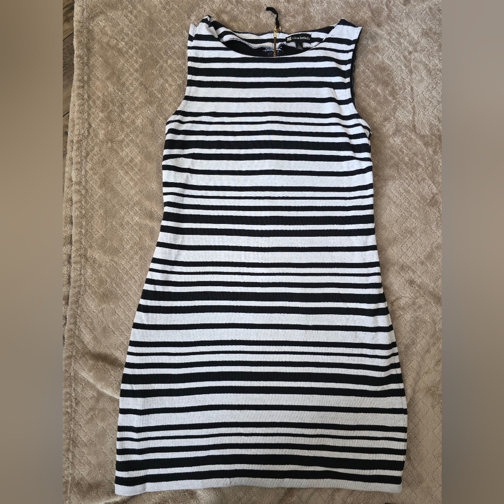 * Valerie‎ Bertinelli Black and White Striped Dress Summer Fun Beach Boho Fitted